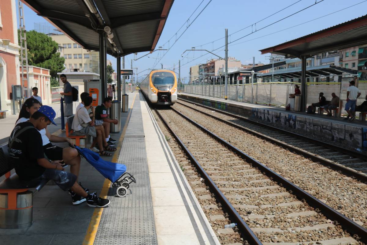 Satisfacció entre els usuaris de l’R2 a Montcada i Reixac per la represa del servei