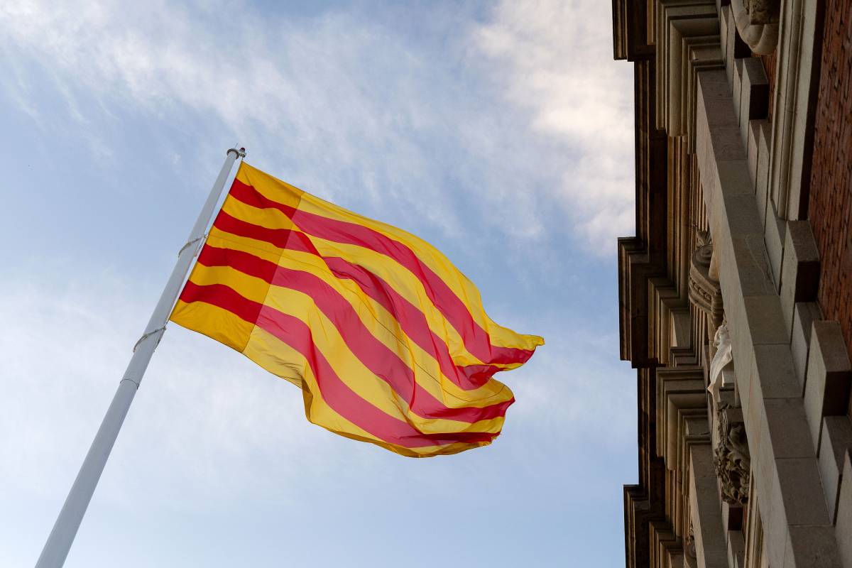 Hissada senyera gegant Parlament de Catalunya - Hugo Fernández