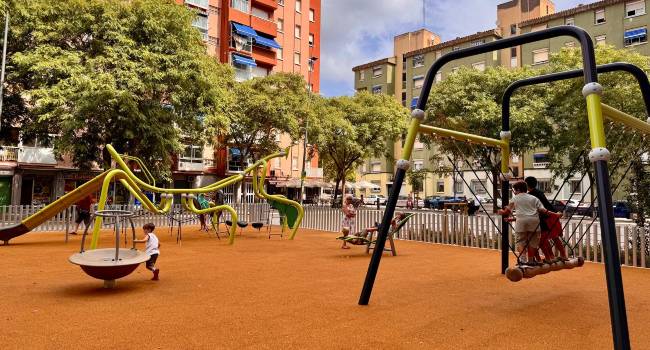 Les places de Llívia i Montellà estrenen noves àrees de joc
