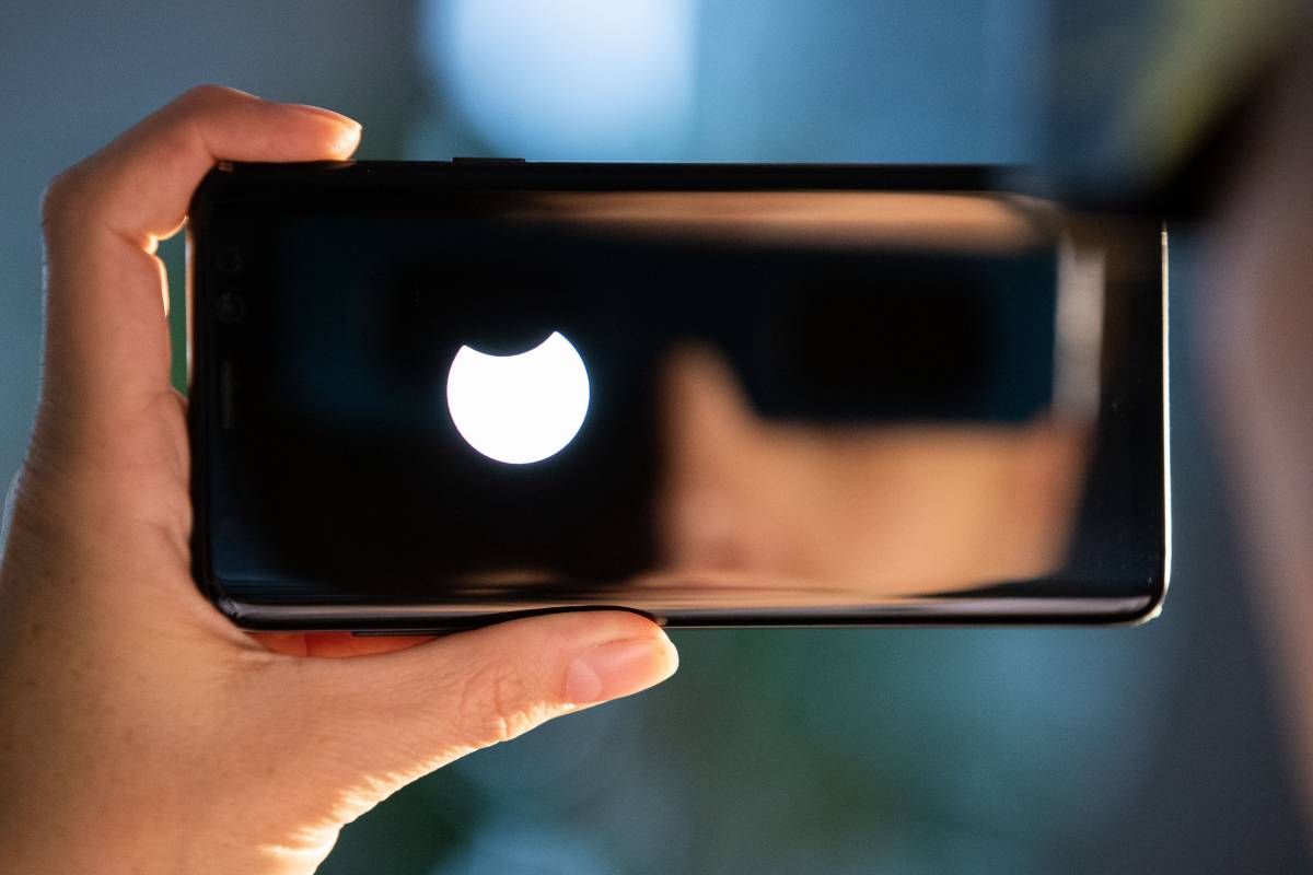 Com fotografiar l'eclipsi sense fer malbé la càmera: totes les mesures de seguretat
