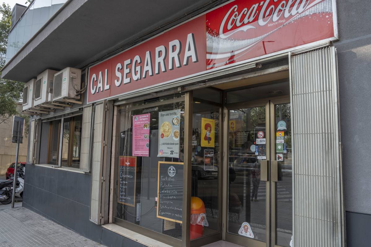 Cal Segarra està a la cantonada entre el carrer d`Edison i la carretera de Montcada - Nebridi Aróztegui Cal Segarra està a la cantonada entre el carrer d`Edison i la carretera de Montcada