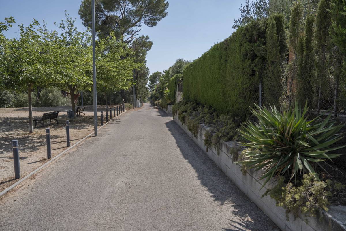 Qui va ser la veu pionera de la ràdio que dona nom a un carrer de Terrassa?