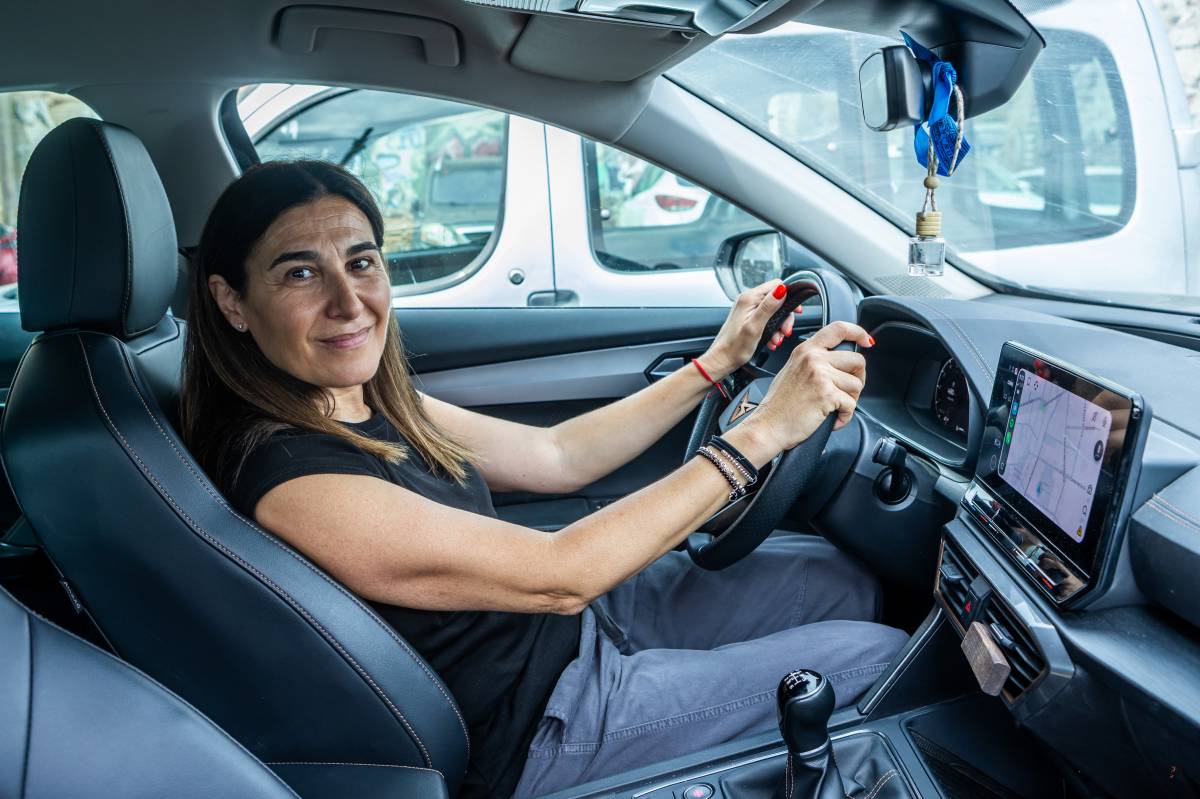 Esther Saez, a l`interior del seu vehicle - Juanma Peláez Esther Saez, a l`interior del seu vehicle