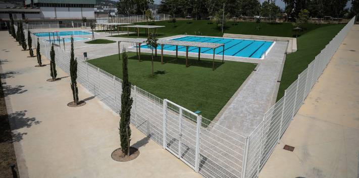 Polseres identificatives a la piscina de Badia del Vallès