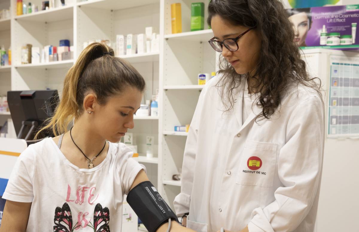Professionals sanitaris a les escoles: més suport per a l'alumnat que necessita cures de salut