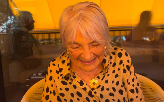 Pilarin Bayés gaudeix de l'estiu a la Costa Brava: «No tinc temps de dibuixar»