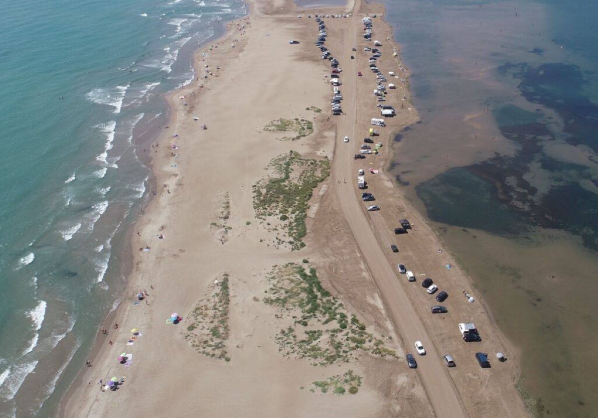 Els turistes accepten limitar l’accés en cotxe al Delta si és per protegir l’espai natural