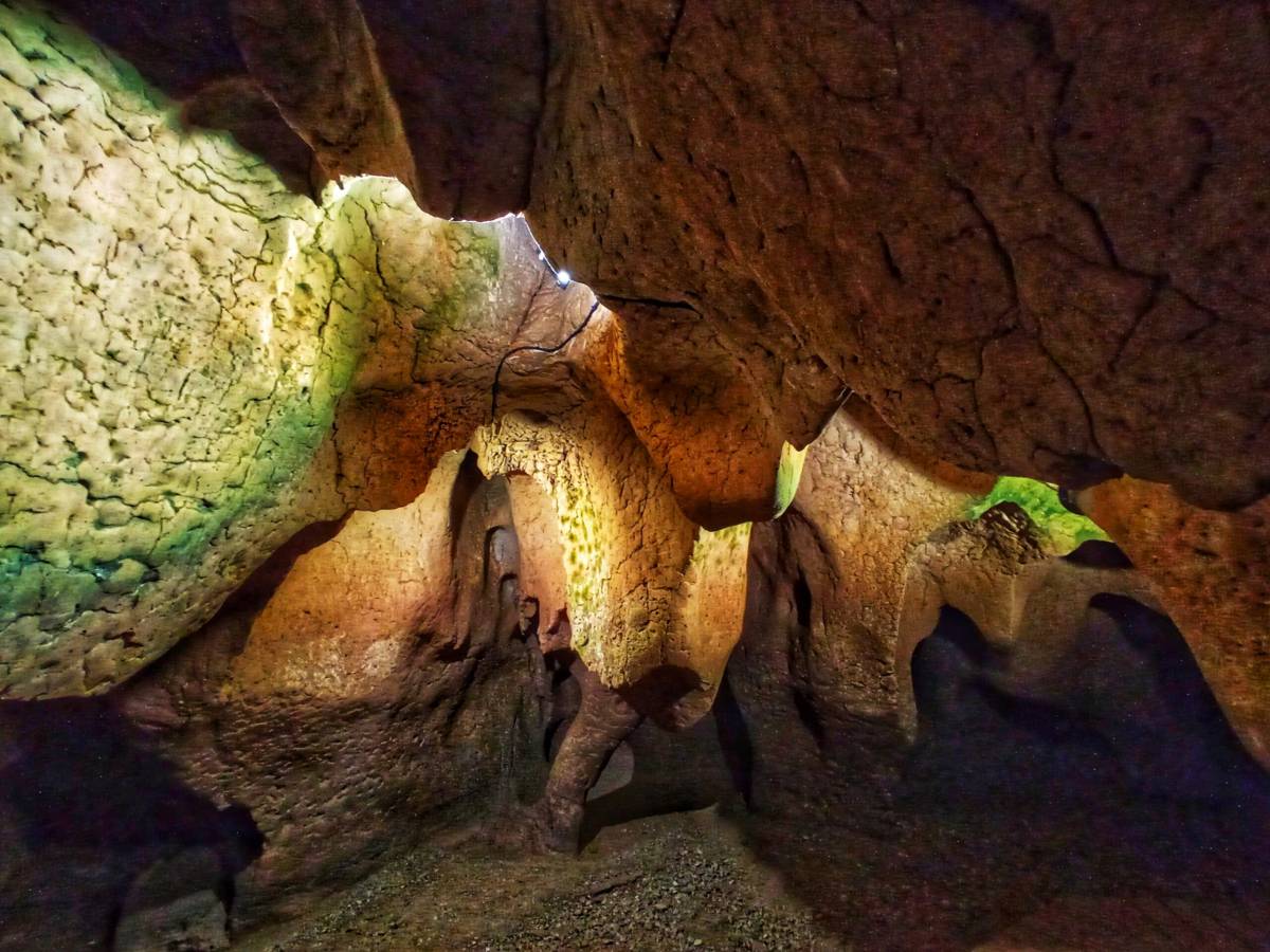 Coves del Toll, a Moià - Coves del Toll, a Moià