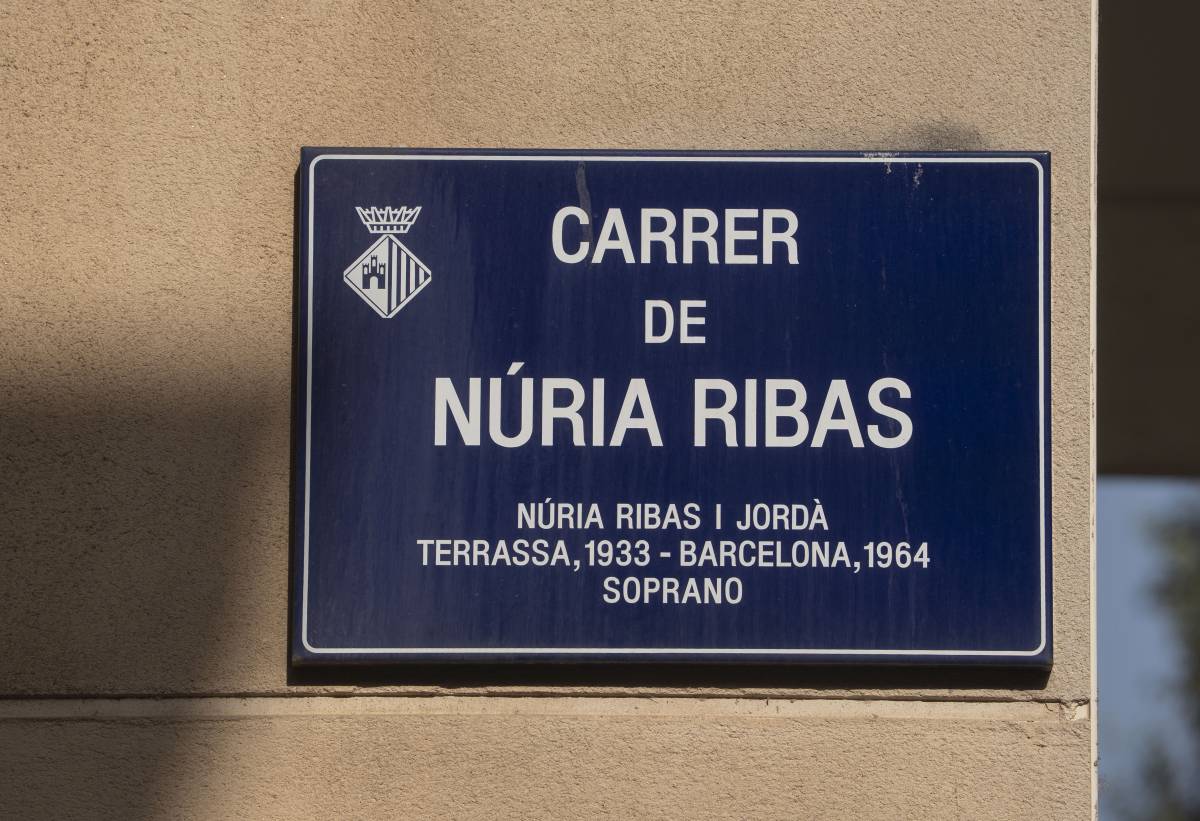 Placa del carrer de Núria Ribas - ALBERTO TALLÓN