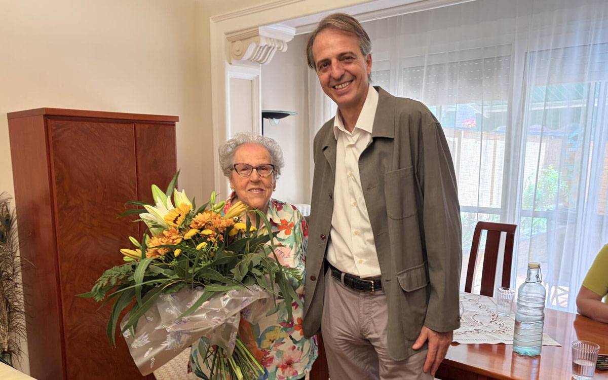L'Ajuntament de Manresa felicita Isabel Garcia Nieto pels seus 100 anys