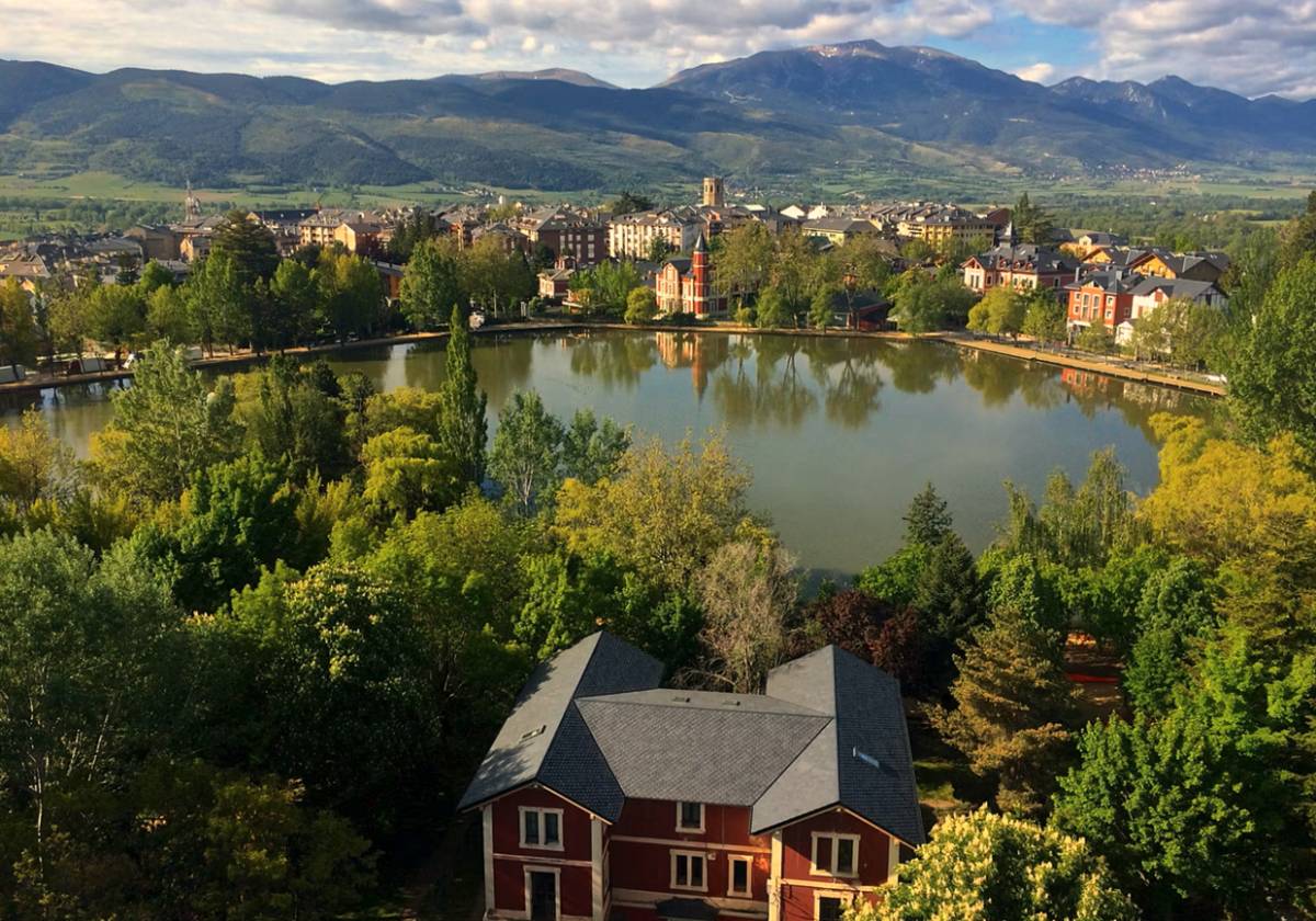 Detenen un home per intentar matar una nena de 13 anys amb una arma blanca a Puigcerdà