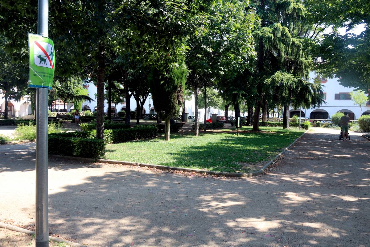 Detingut un home per masturbar-se davant d'uns nens d'un casal a plena llum del dia a Girona
