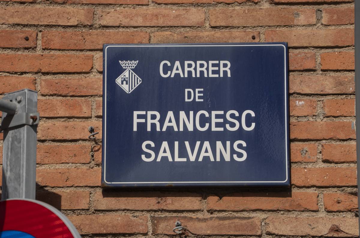 Placa del carrer de Francesc Salvans - ALBERTO TALLÓN Placa del carrer de Francesc Salvans