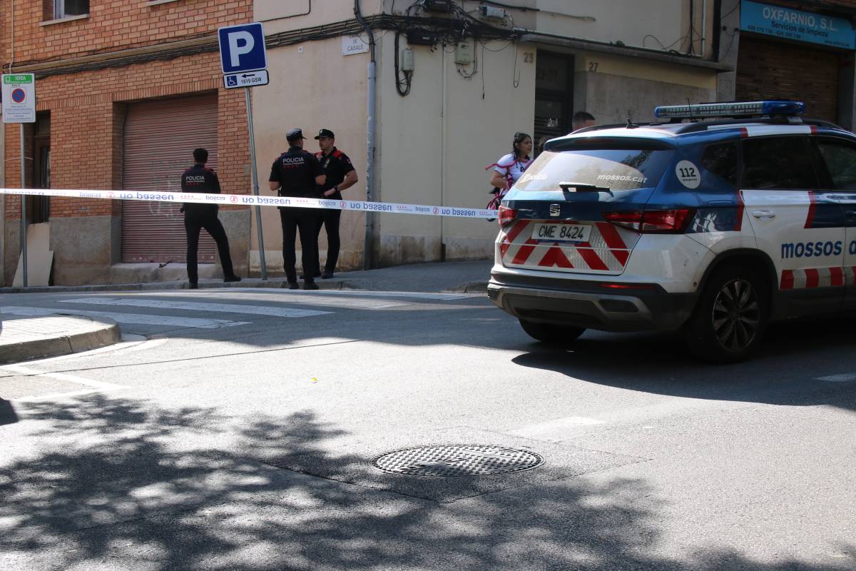 Detenen un home per la mort violenta d'un altre a ple carrer a Nou Barris