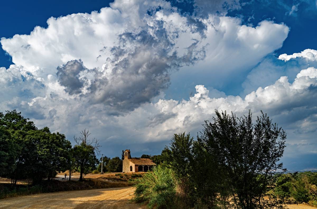 Continuen les fortes tempestes: 16 comarques en alerta