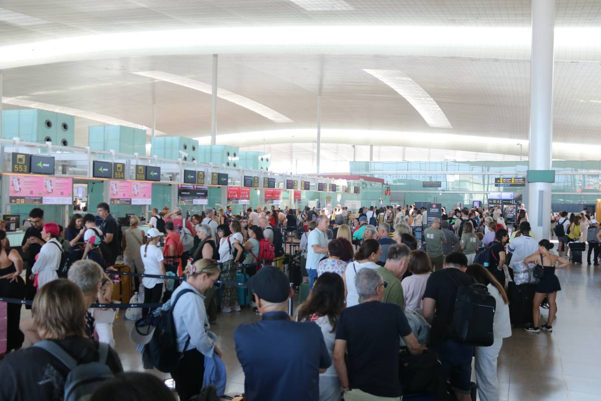 Controls aleatoris a l'aeroport del Prat als passatgers procedents d'Itàlia en plena vaga de Groundforce
