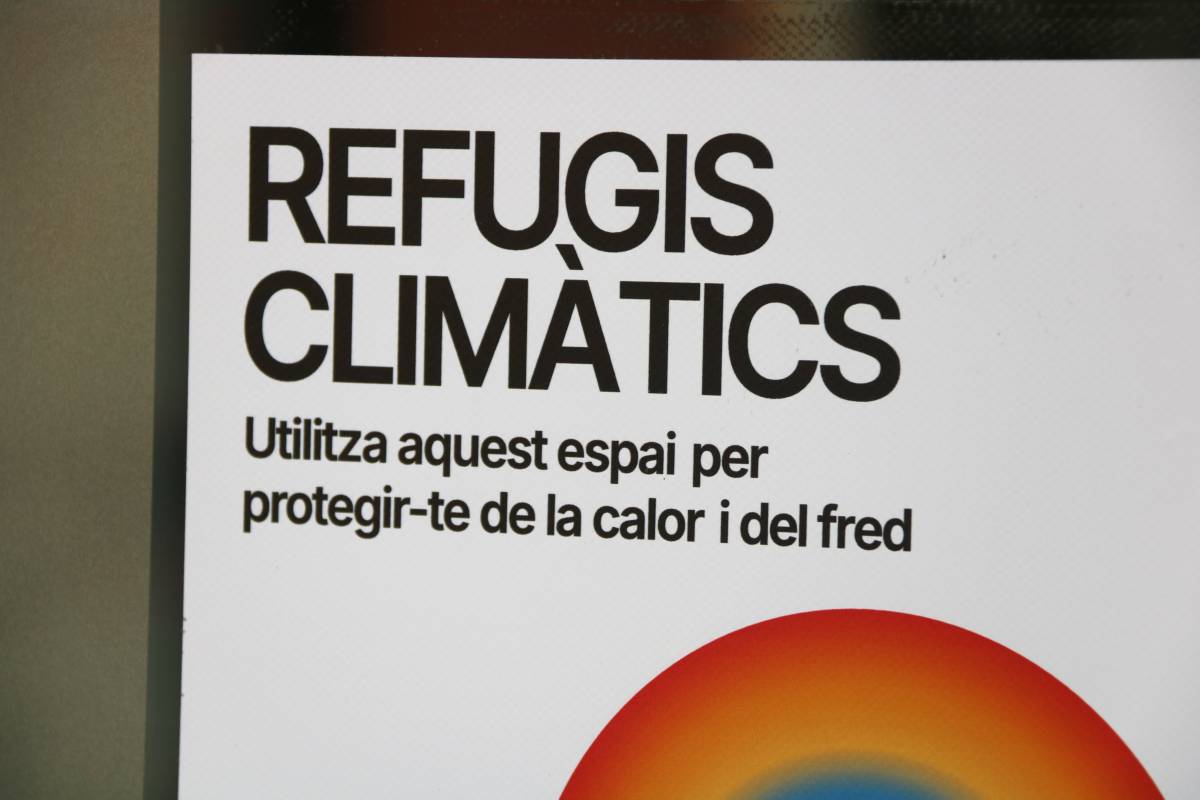 Veïns de Barcelona reclamen més biblioteques obertes a l’agost per refugiar-se de la calor