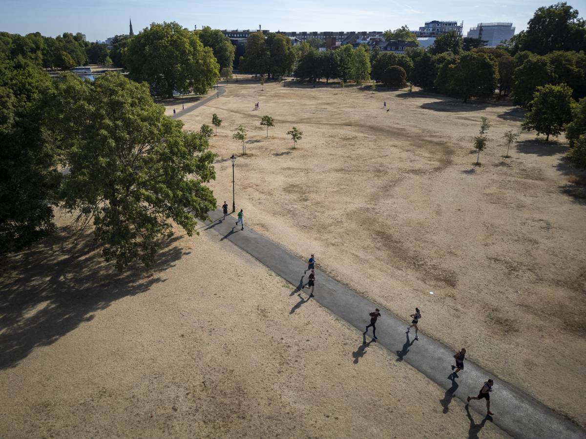 Un parc de Londres totalment sec per la calor i la manca de pluja - Maja Smiejkowska / PA Wire / dpa