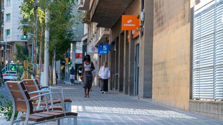 Barcelona culmina la reurbanització del carrer de Balmes amb més espai per als vianants