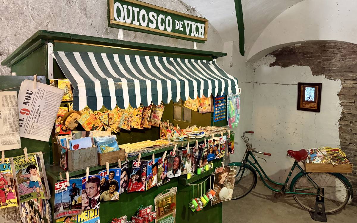 Racó de l`espai museïtzat de Vic a on es recrea un quiosc dels anys seixanta.