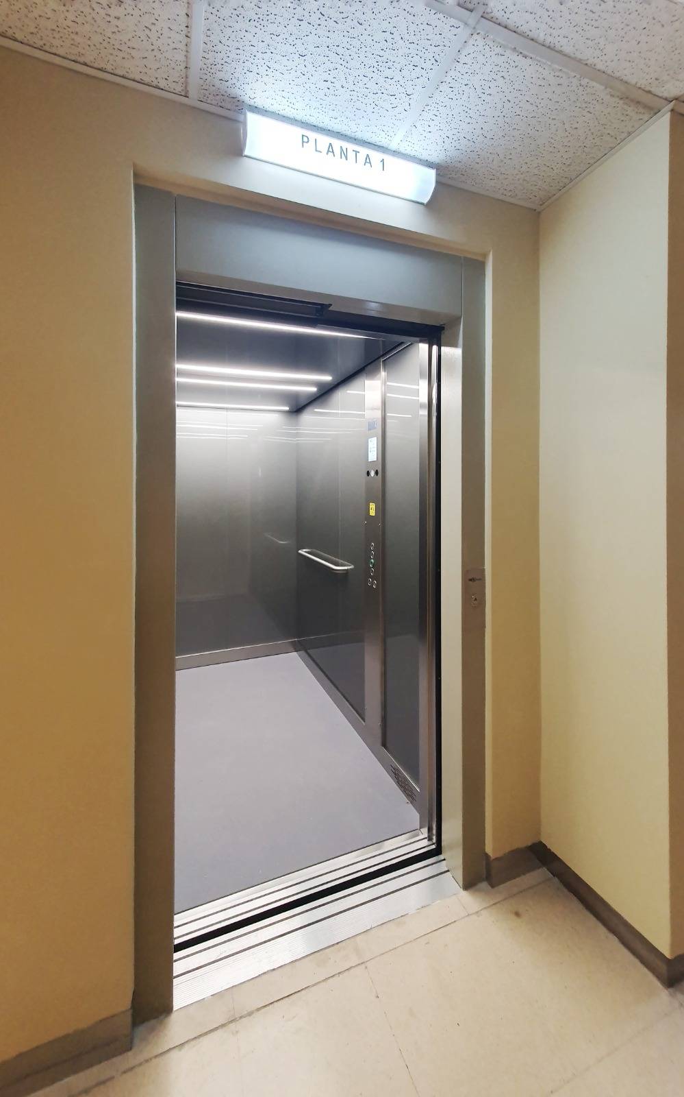 El Centre Sanitari del Solsonès estrena un nou ascensor amb més capacitat