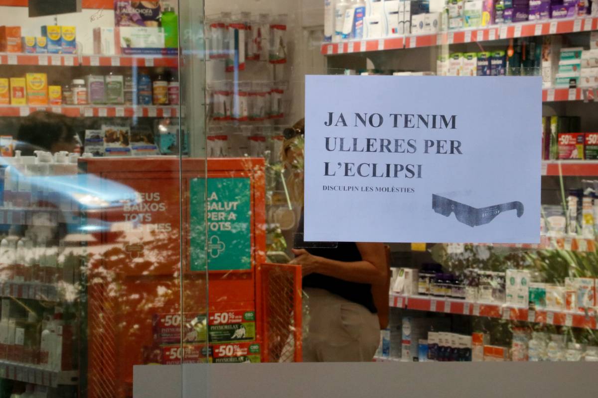 Les òptiques fan l'agost amb l'eclipsi: «Aquests dos últims dies ha estat una bogeria»