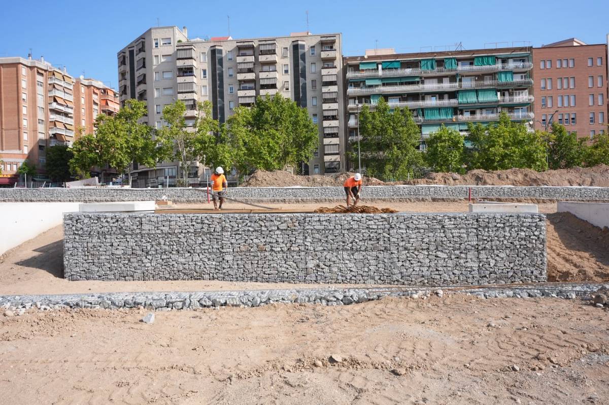 FOTOS | El nou pàrquing de l’Eix Macià, en obres, obrirà a finals de gener i manté en el projecte la carpa del circ