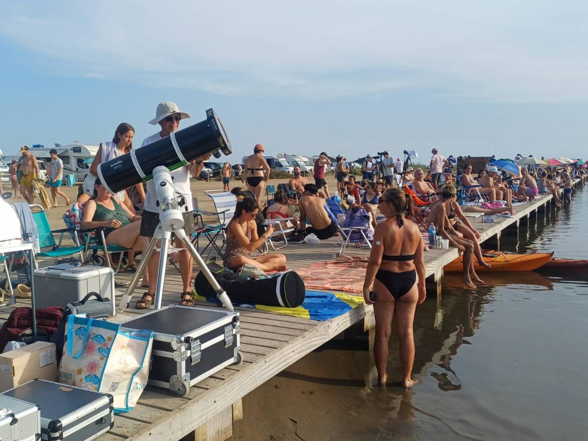 Cuines solars, telescopis i jocs de taula per omplir la llarga espera al Trabucador