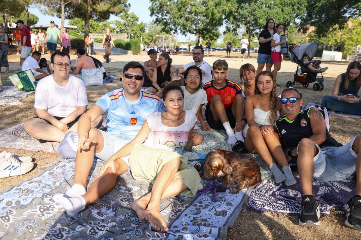 Expectació per l`eclipsi a Sabadell - Víctor Castillo Expectació per l`eclipsi a Sabadell