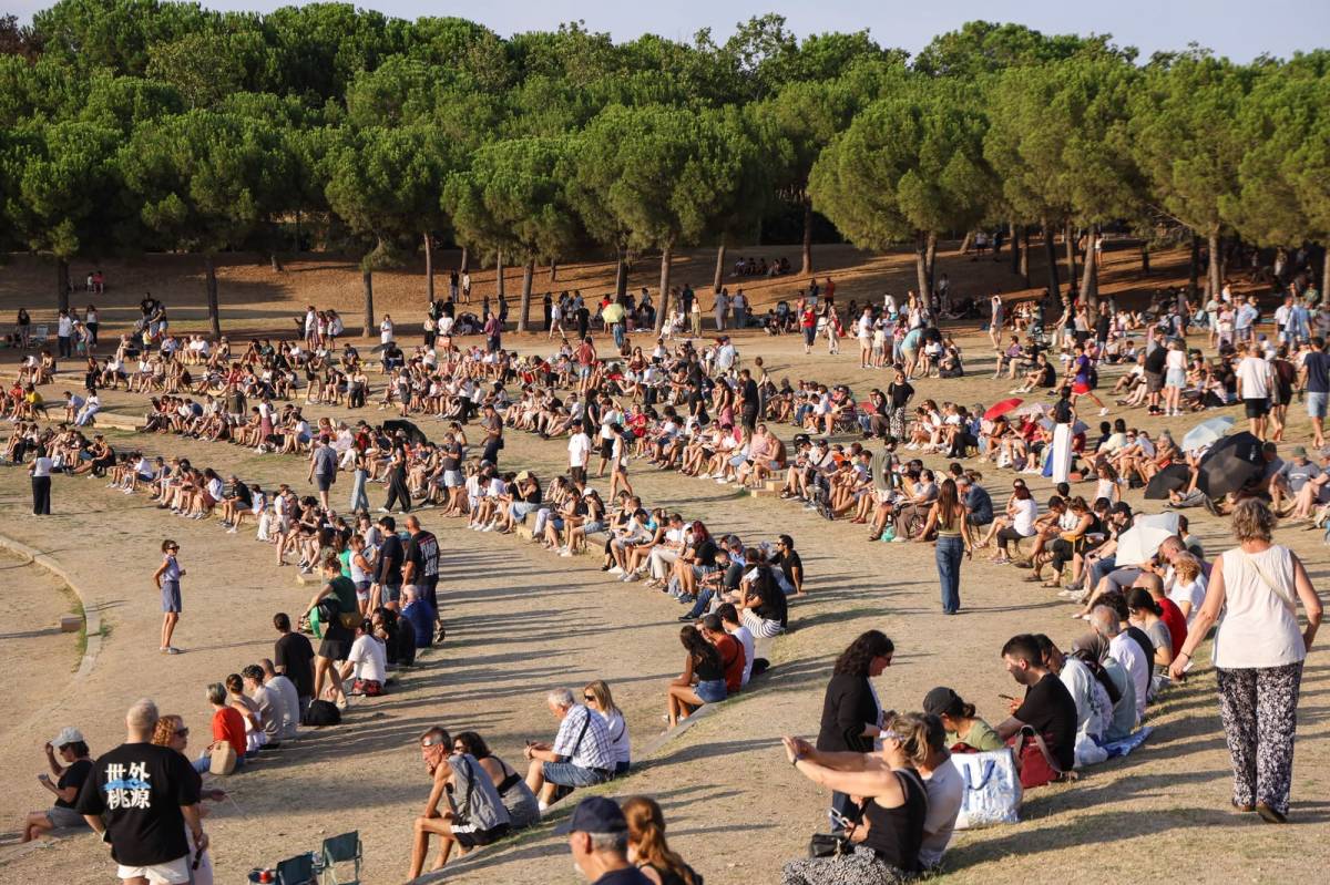 Màxima expectacio per l`eclipsi - Víctor Castillo Màxima expectacio per l`eclipsi