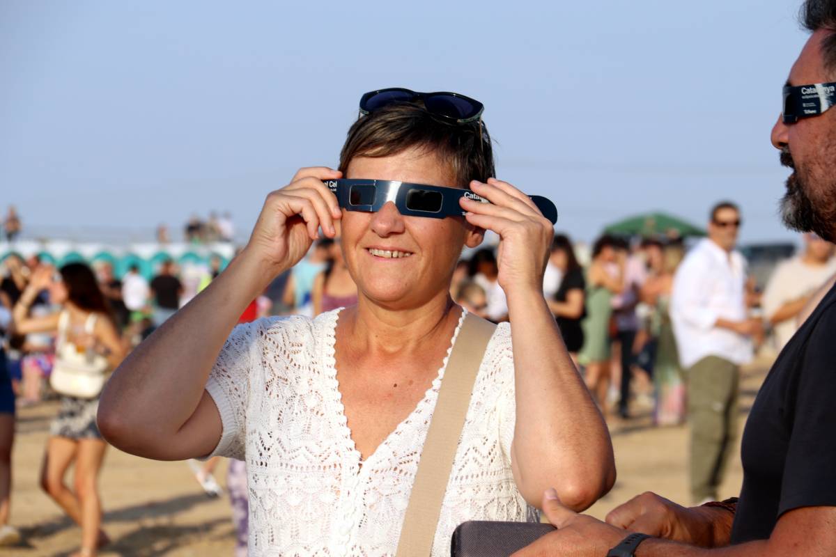 Eufòria durant la cobertura total del Sol als punts d’observació de Lleida 