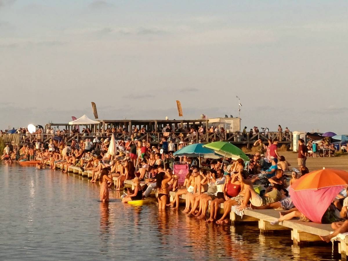 El Trabucador, ple de gom a gom per veure l'eclipsi de Sol.  -  Quim Giró