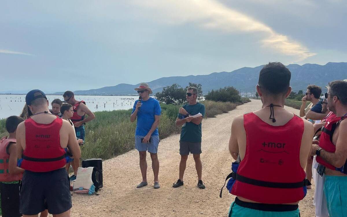Jordi López i Josep Baila donant les indicacions a tots els participants.