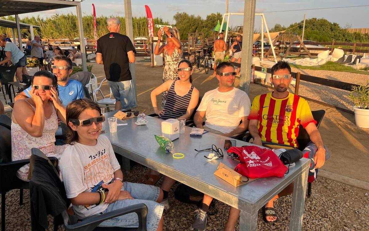 Dani, Marc, Roser, Laura i més amics a pocs minuts de l`eclipse total de Sol.