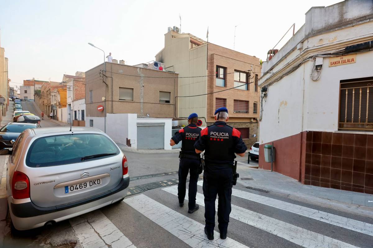 Operatiu dels Mossos a Can Puiggener - Juanma Peláez Operatiu dels Mossos a Can Puiggener