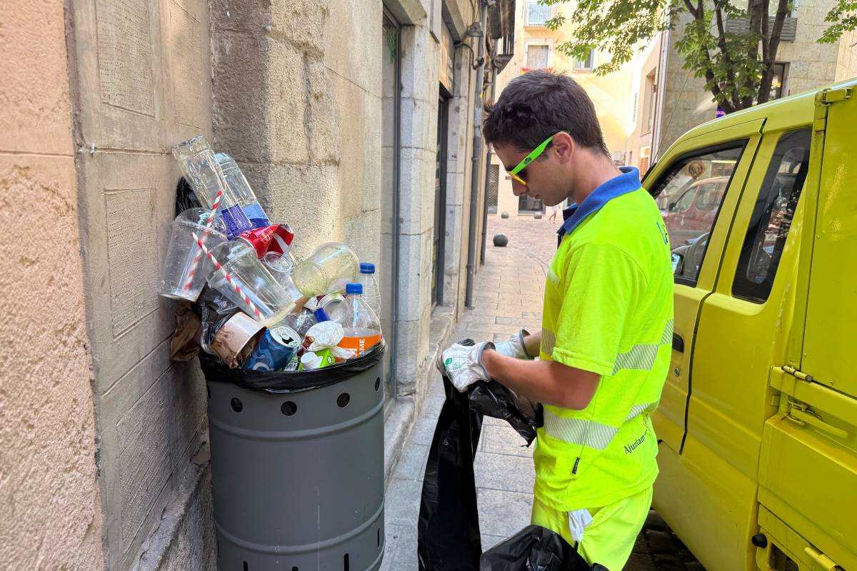 Girona col·locarà noves papereres al centre i intensificarà el buidatge