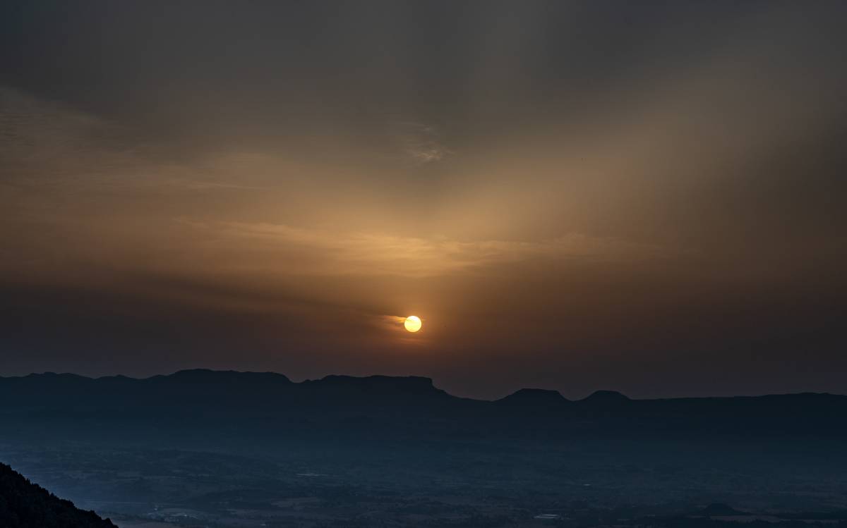 Estiu 2026 a Osona i el Lluçanès: la calitja i el sol, des del Pla d`Aiats. - Emili Vilamala Estiu 2026 a Osona i el Lluçanès: la calitja i el sol, des del Pla d`Aiats.