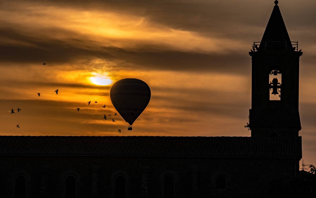 Estiu 2026 a Osona i el Lluçanès: sortida del sol des de Sentfores. - Emili Vilamala Estiu 2026 a Osona i el Lluçanès: sortida del sol des de Sentfores.