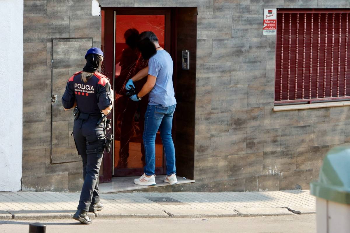Operatiu dels Mossos a Can Puiggener - Juanma Peláez Operatiu dels Mossos a Can Puiggener