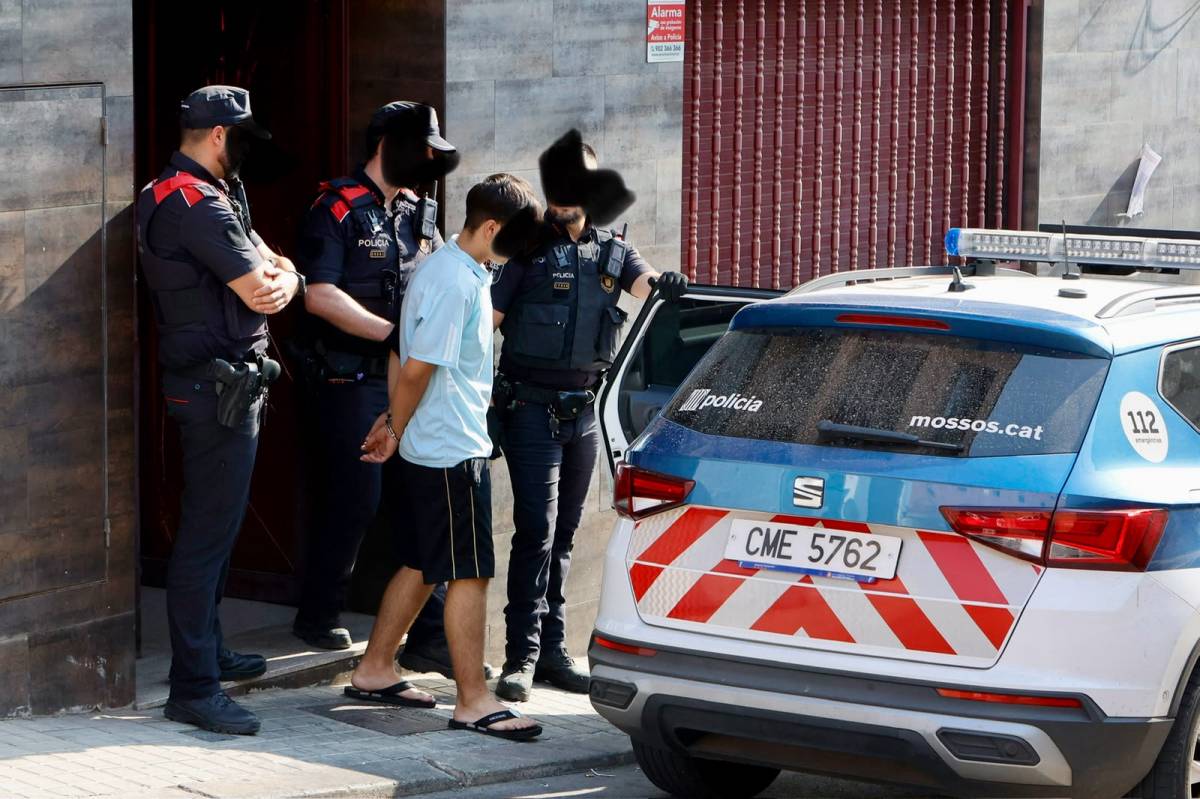 Operatiu dels Mossos a Can Puiggener - Juanma Peláez Operatiu dels Mossos a Can Puiggener