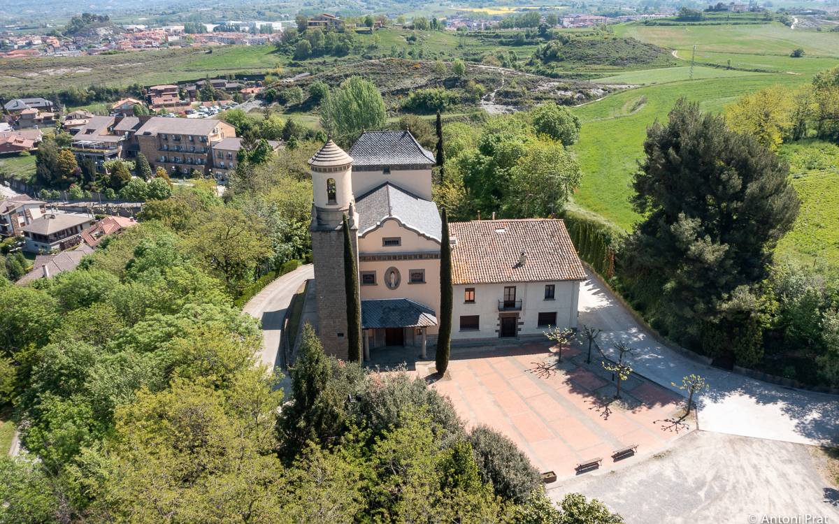 El Santuari de Rocaprevera, a Torelló. - Vallgesbisaura El Santuari de Rocaprevera, a Torelló.