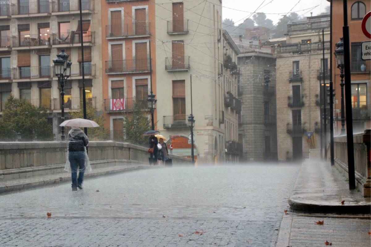 Alerta per pluges intenses a tretze comarques aquest divendres