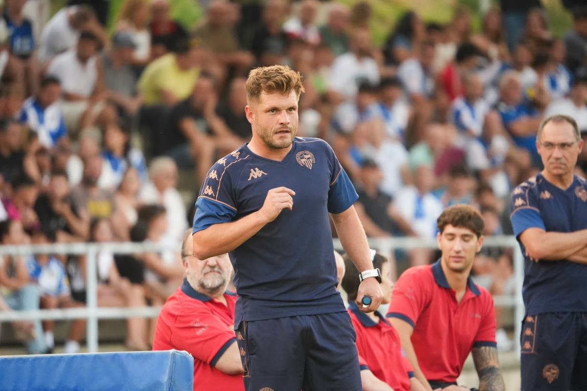 Costa, donant indicacions en un partit a Sant Oleguer - David Chao Costa, donant indicacions en un partit a Sant Oleguer