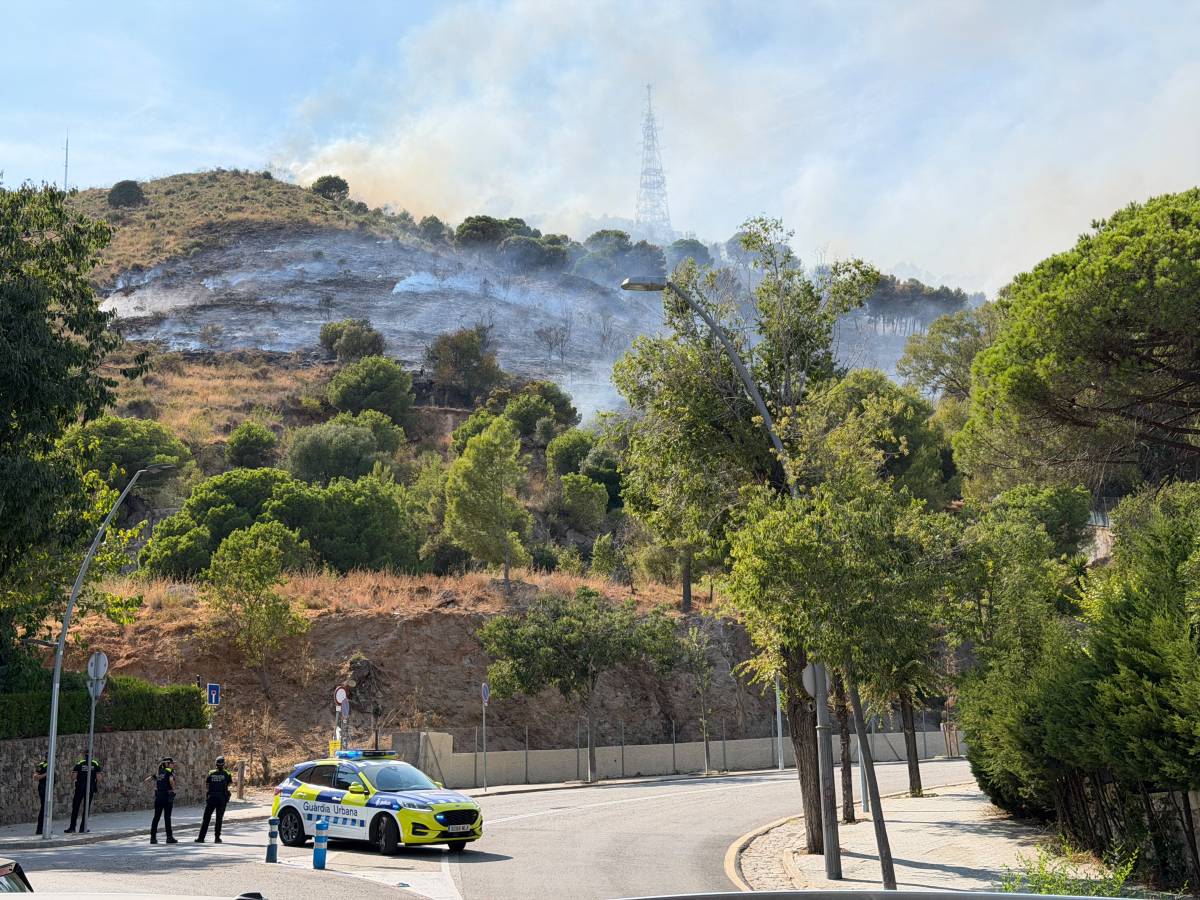 Una imatge d`aquesta tarda de l`incendi - Blanca Blay Una imatge d`aquesta tarda de l`incendi
