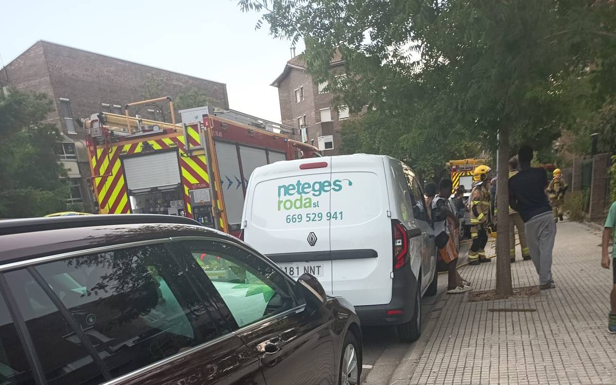 Un incendi crema un aparell d'aire condicionat en un pis del carrer Oleguer Miró de Manresa