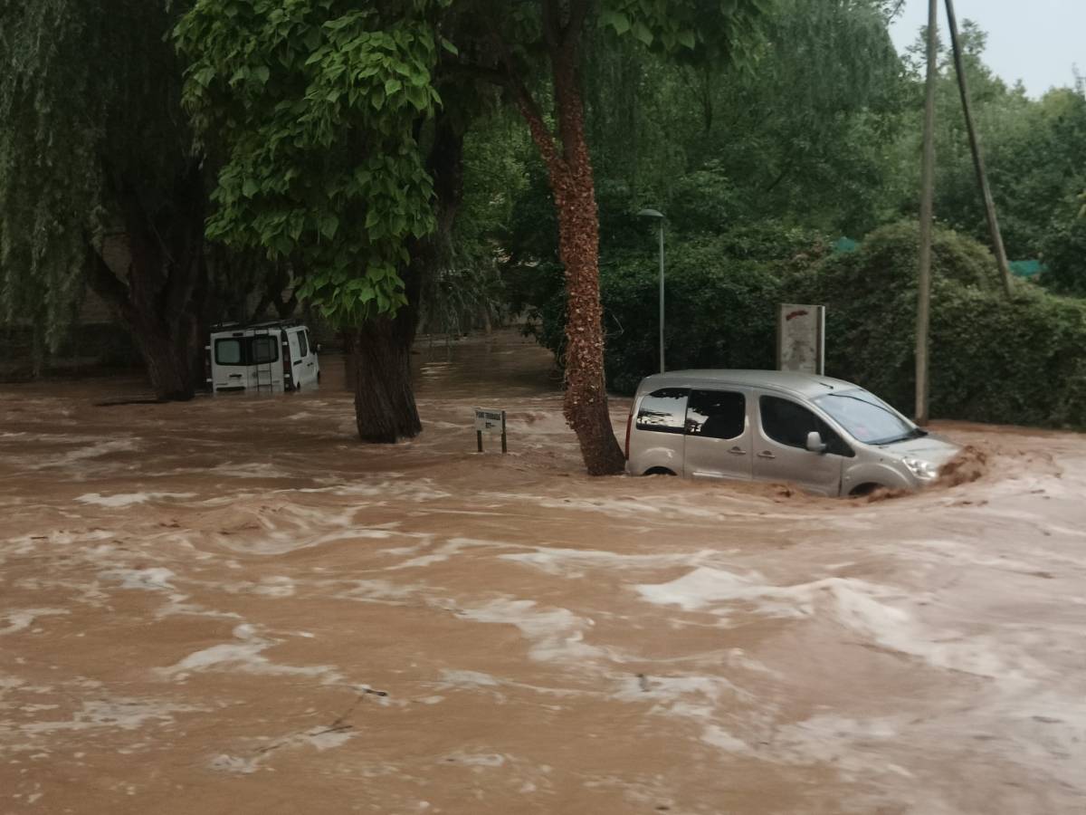 El Riu Negre és desborda a Solsona i el Meteocat alerta de risc elevat per tempestes fortes