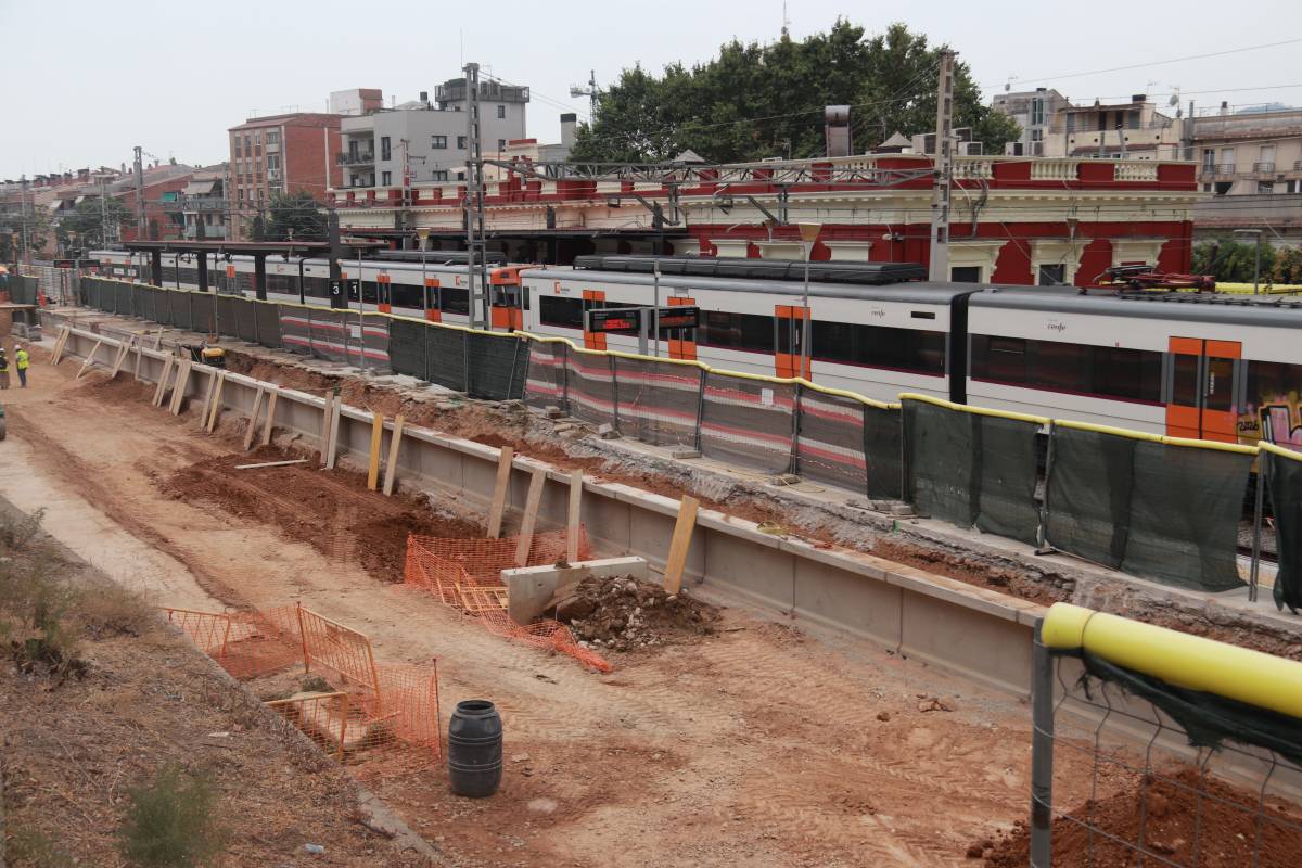 Una vintena d'estacions de Renfe i Adif en obres durant l'estiu