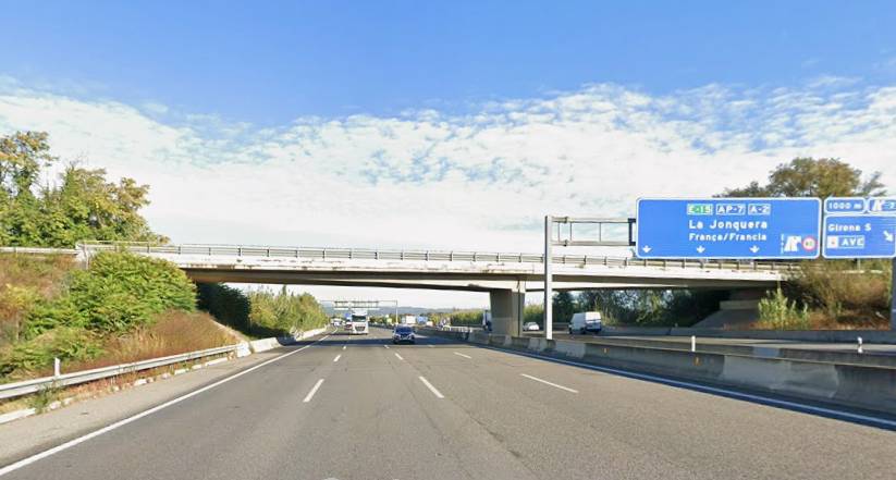 Mor un home atropellat per un camió en baixar del seu cotxe aturat a l'AP-7 
