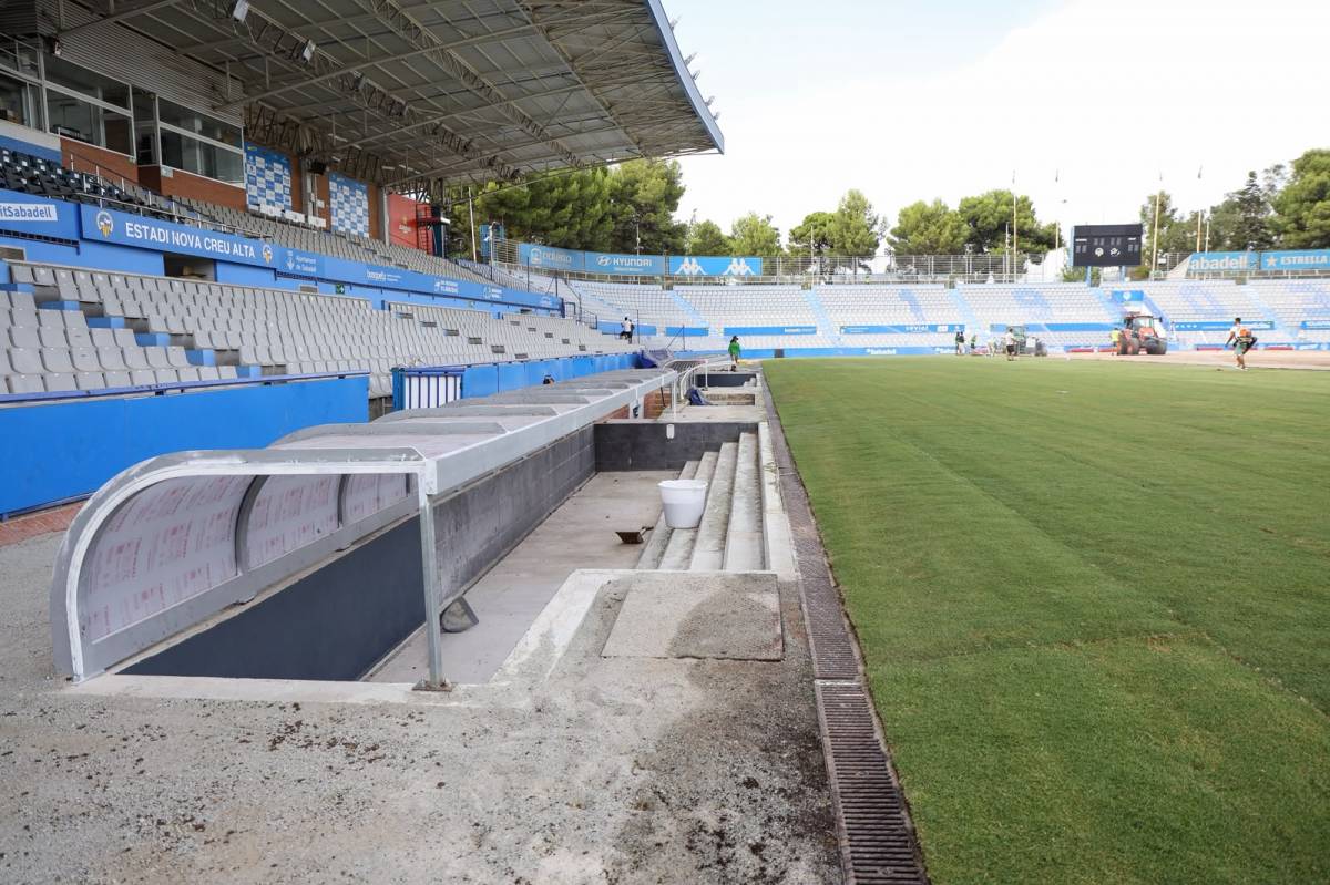 Les obres continuen a l`estadi creualtenc - Victor Castillo Les obres continuen a l`estadi creualtenc