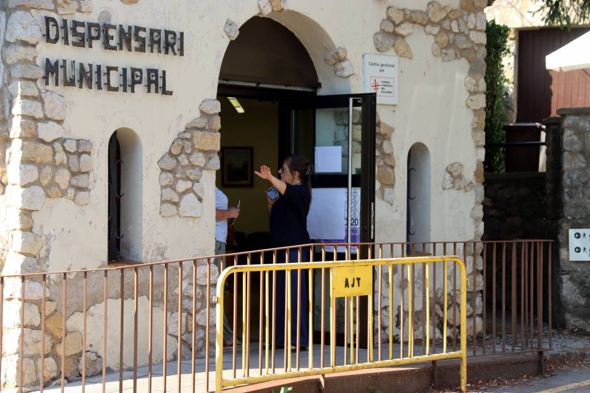 Sant Llorenç de Morunys: protesta davant el consultori per exigir atenció sanitària adequada